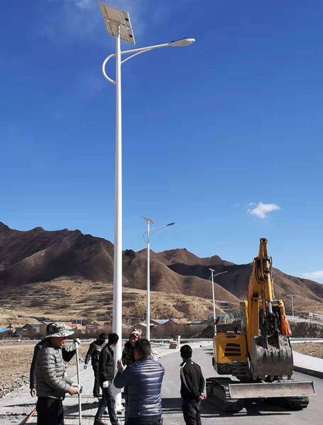 甘南碌曲10米尖扎太阳能路灯项目