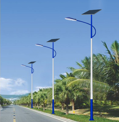 尖扎太阳能路灯.jpg